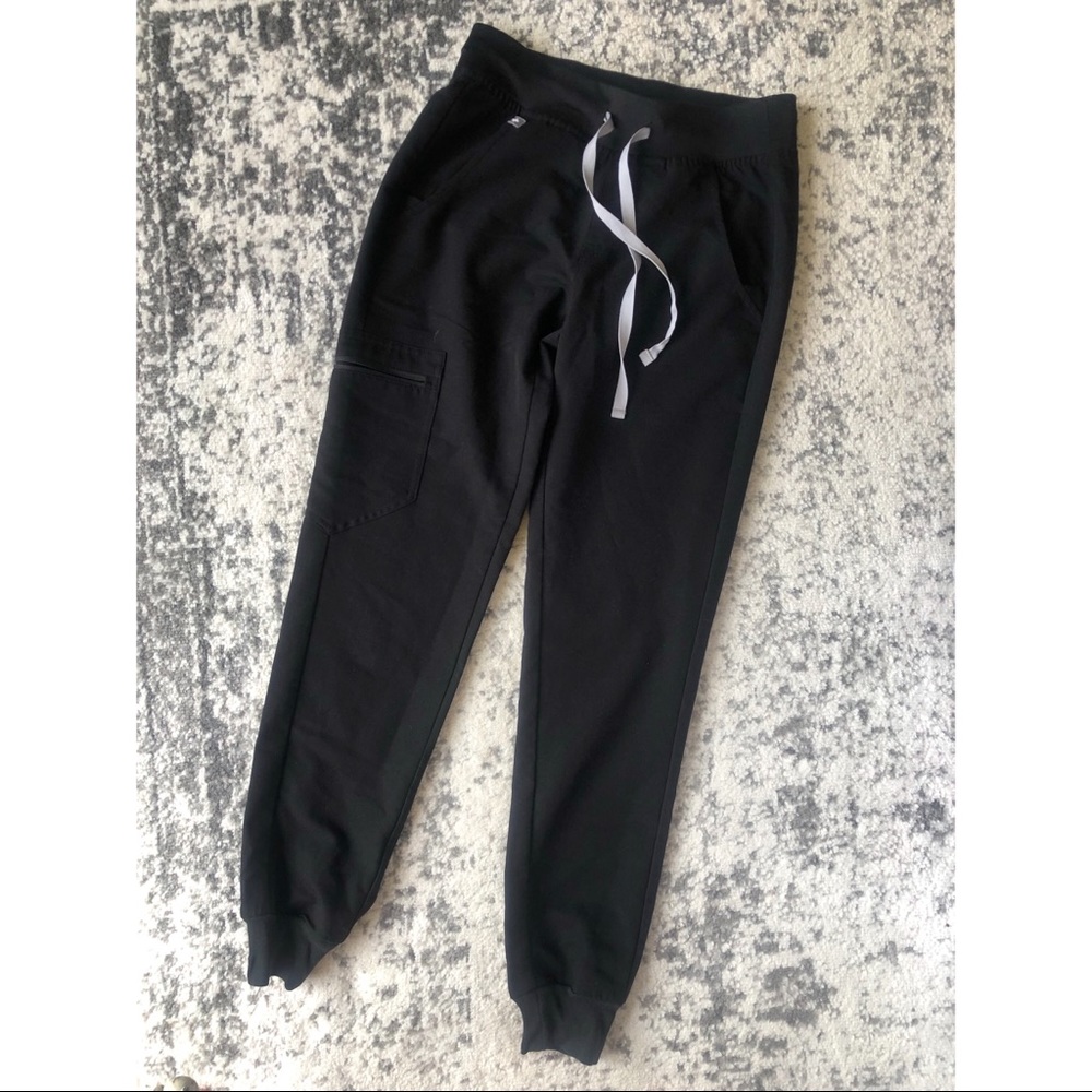 Figs scrubs jogger fit.